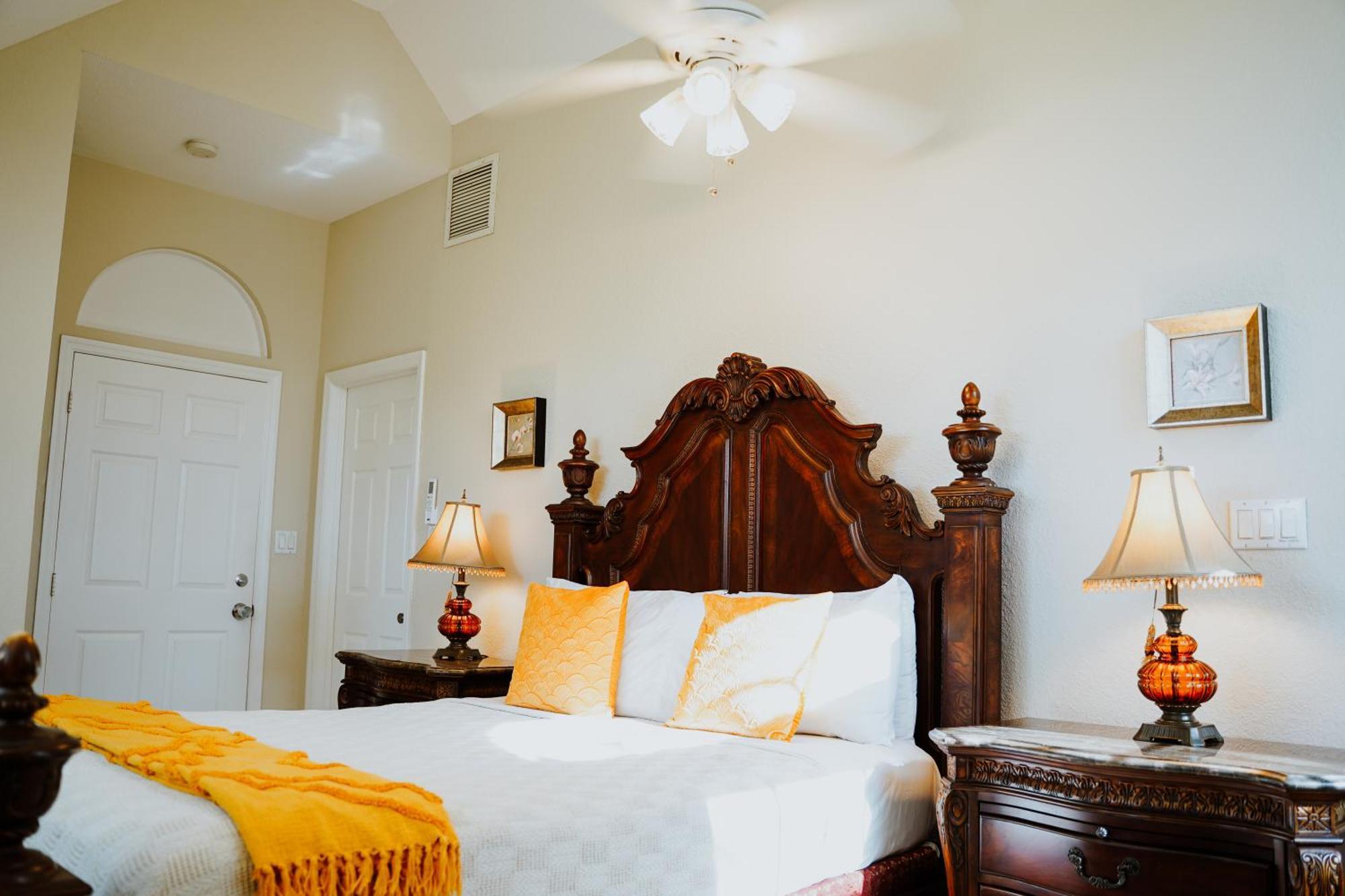 Shangri-La Boutique Bed & Breakfast West Bay Εξωτερικό φωτογραφία