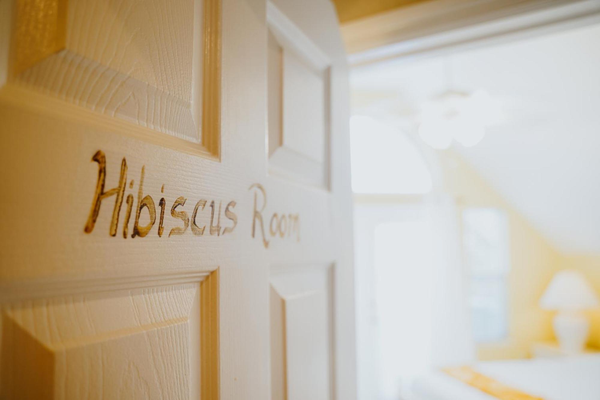 Shangri-La Boutique Bed & Breakfast West Bay Εξωτερικό φωτογραφία