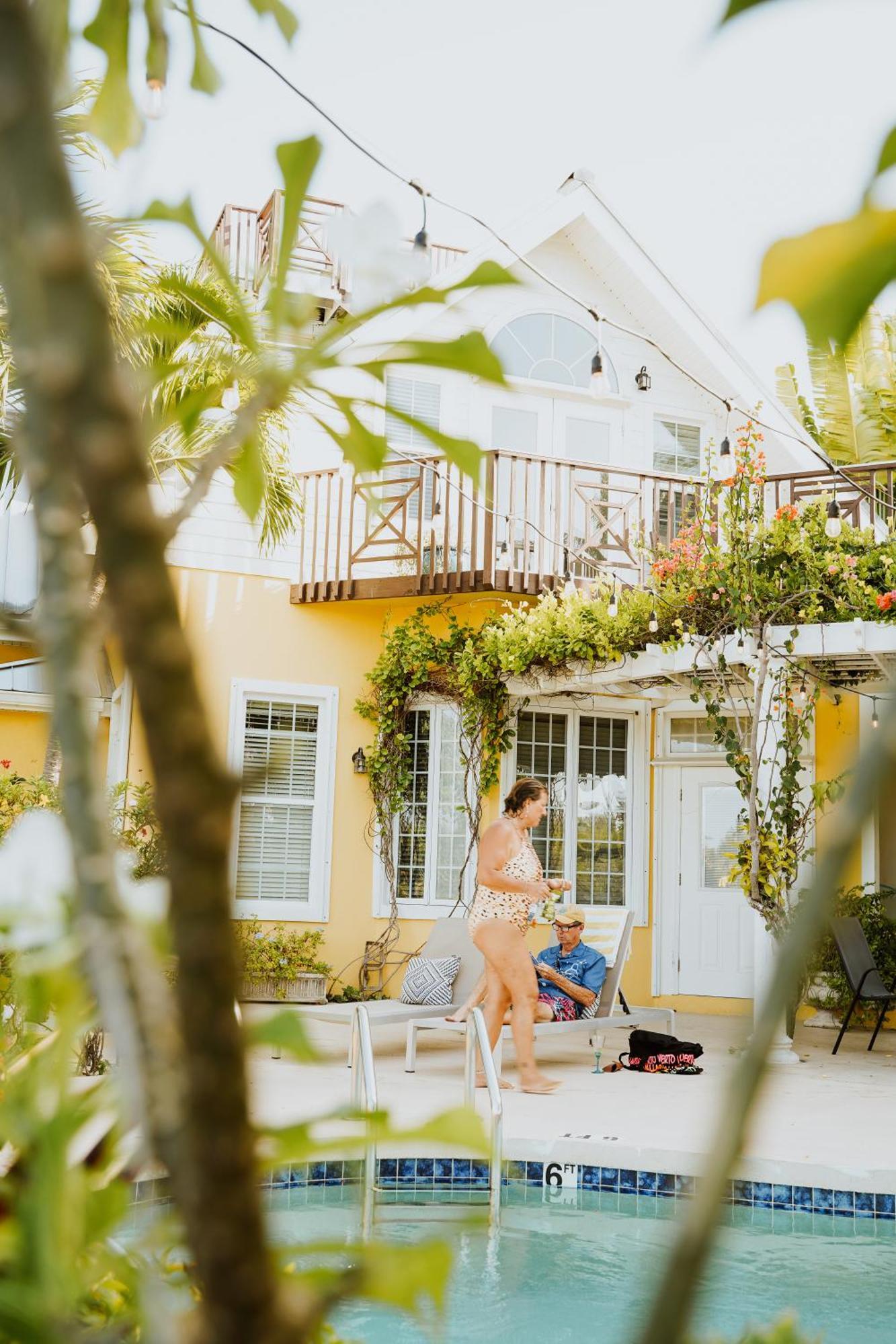 Shangri-La Boutique Bed & Breakfast West Bay Εξωτερικό φωτογραφία