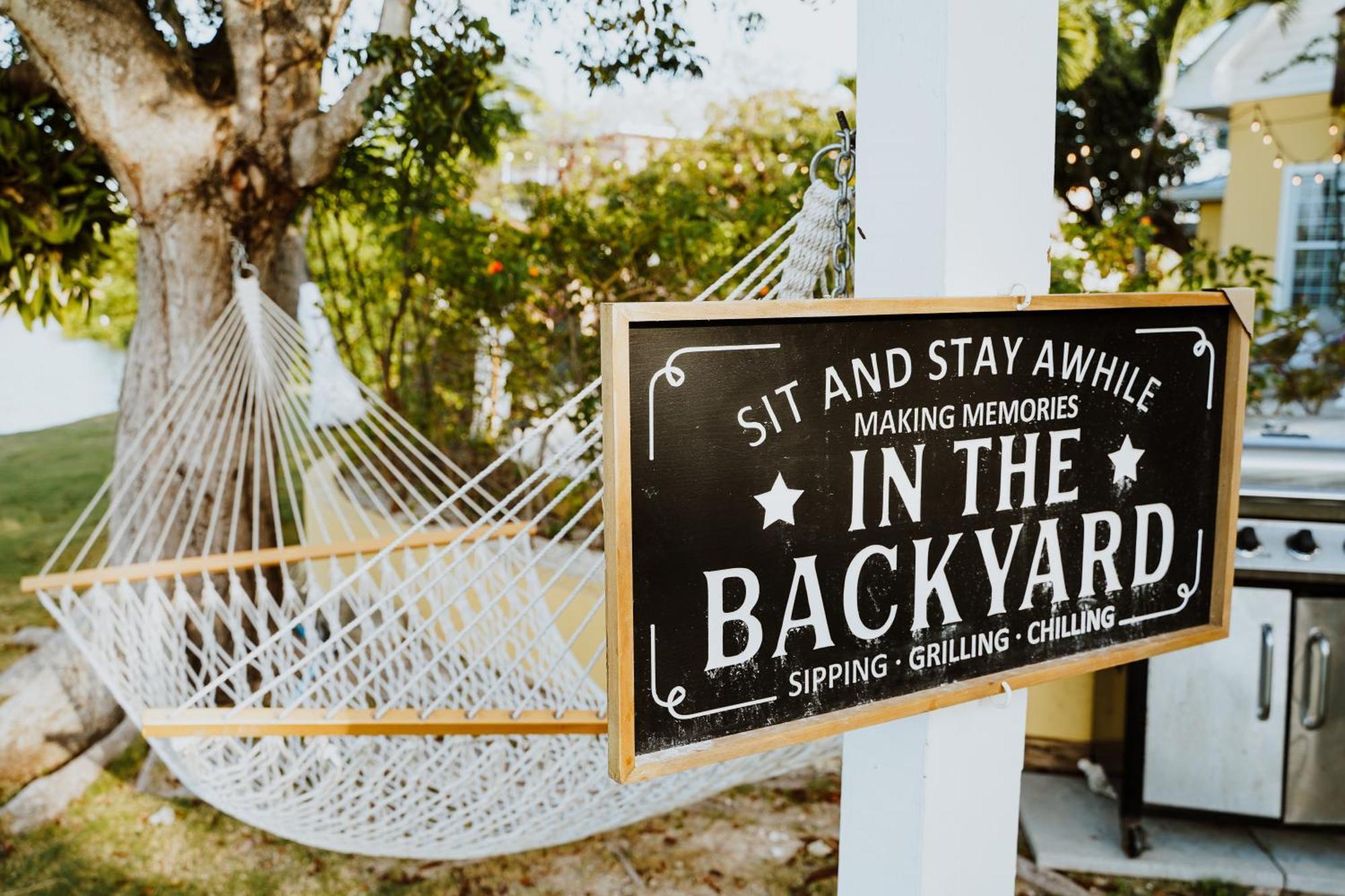 Shangri-La Boutique Bed & Breakfast West Bay Εξωτερικό φωτογραφία