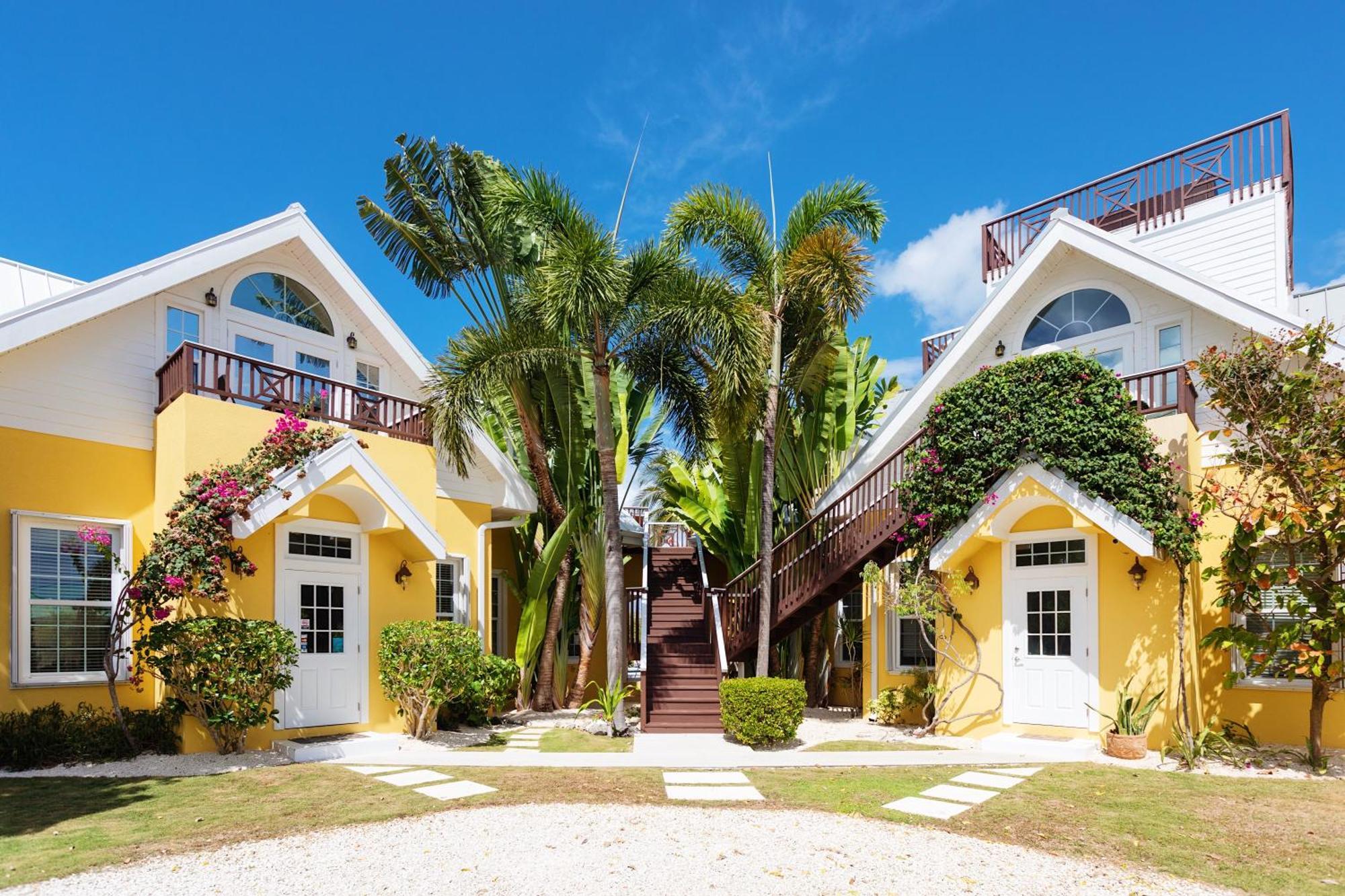 Shangri-La Boutique Bed & Breakfast West Bay Εξωτερικό φωτογραφία