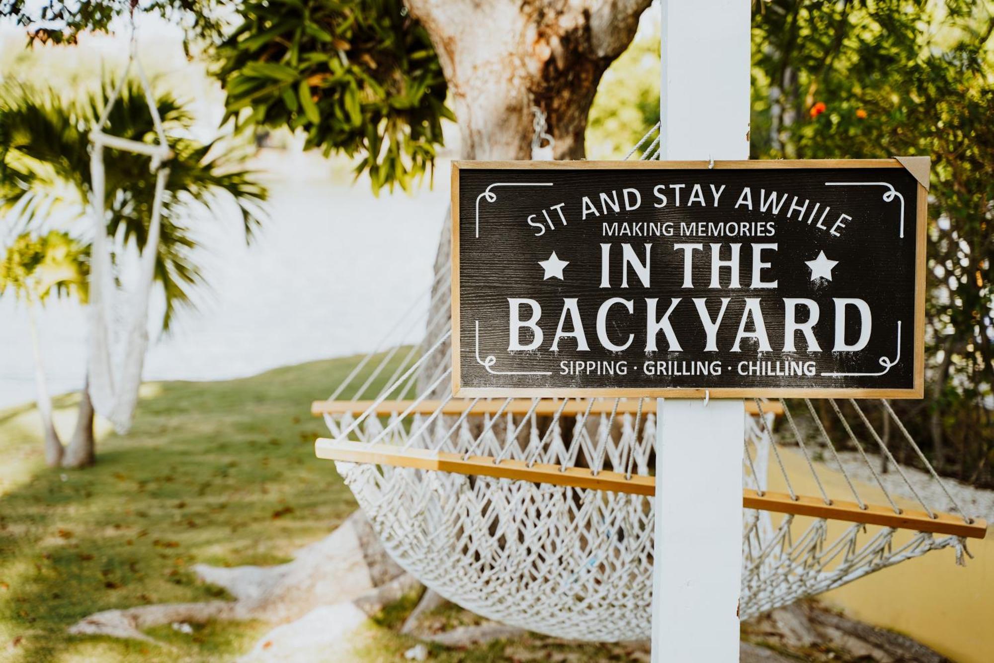 Shangri-La Boutique Bed & Breakfast West Bay Εξωτερικό φωτογραφία
