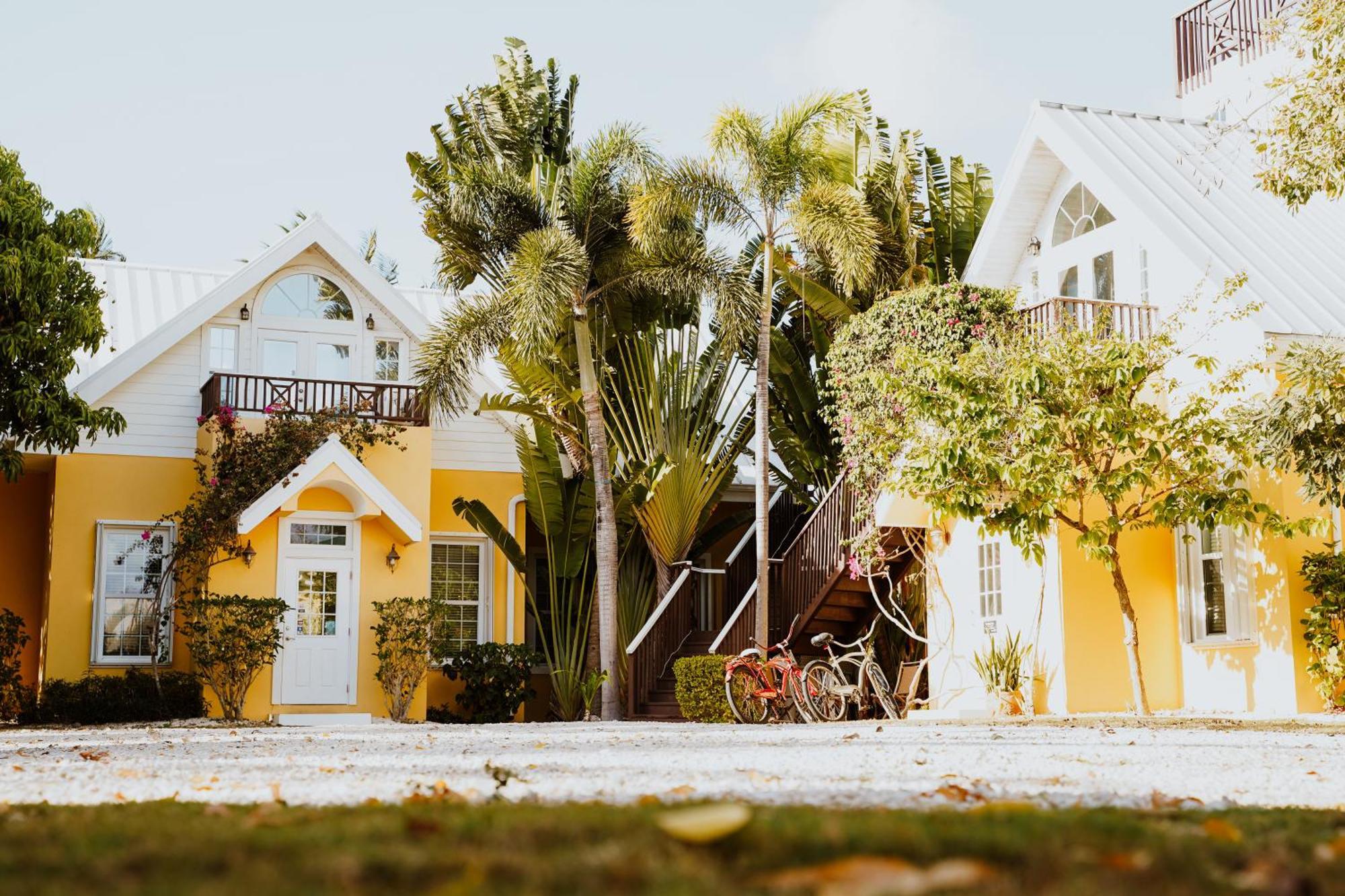 Shangri-La Boutique Bed & Breakfast West Bay Εξωτερικό φωτογραφία