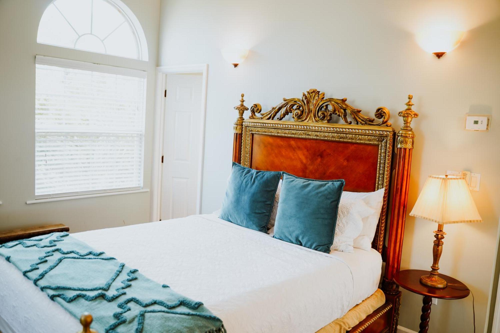 Shangri-La Boutique Bed & Breakfast West Bay Δωμάτιο φωτογραφία