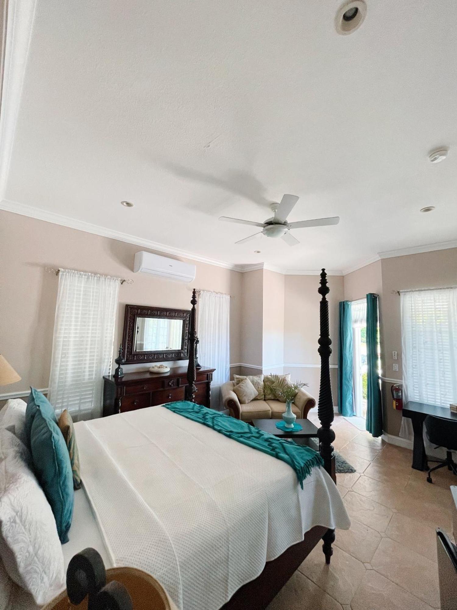 Shangri-La Boutique Bed & Breakfast West Bay Δωμάτιο φωτογραφία