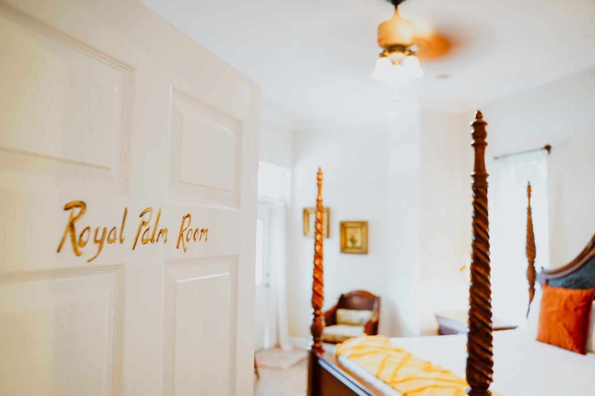 Shangri-La Boutique Bed & Breakfast West Bay Δωμάτιο φωτογραφία