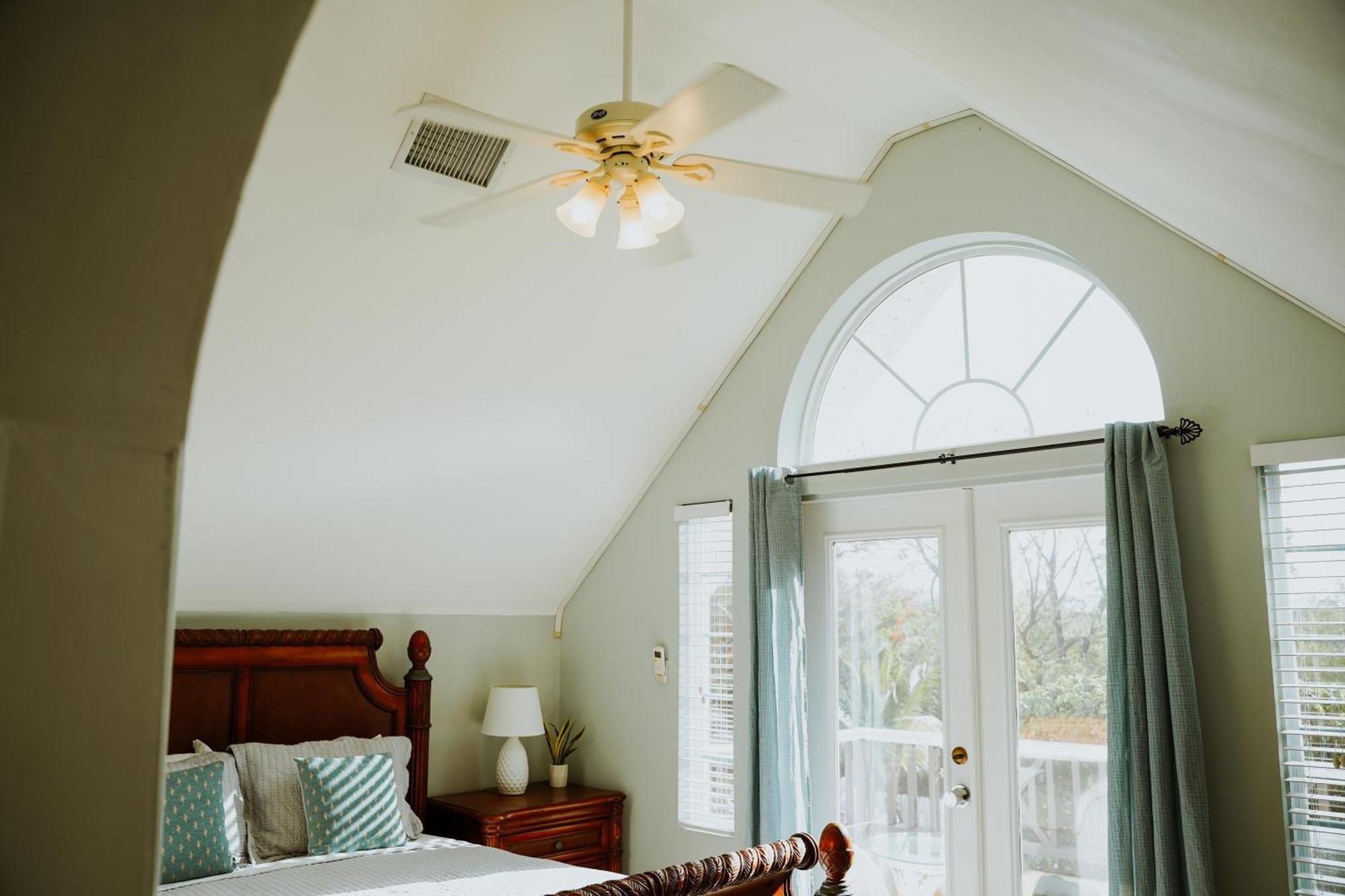 Shangri-La Boutique Bed & Breakfast West Bay Δωμάτιο φωτογραφία