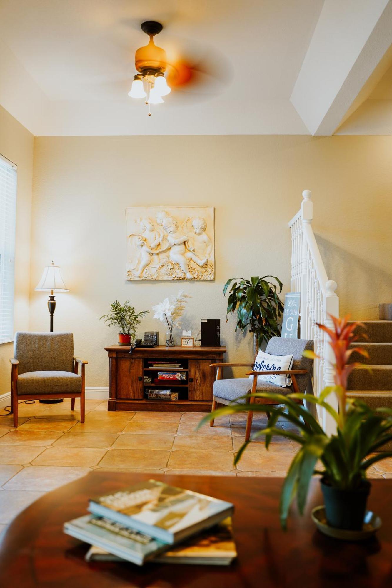 Shangri-La Boutique Bed & Breakfast West Bay Εξωτερικό φωτογραφία