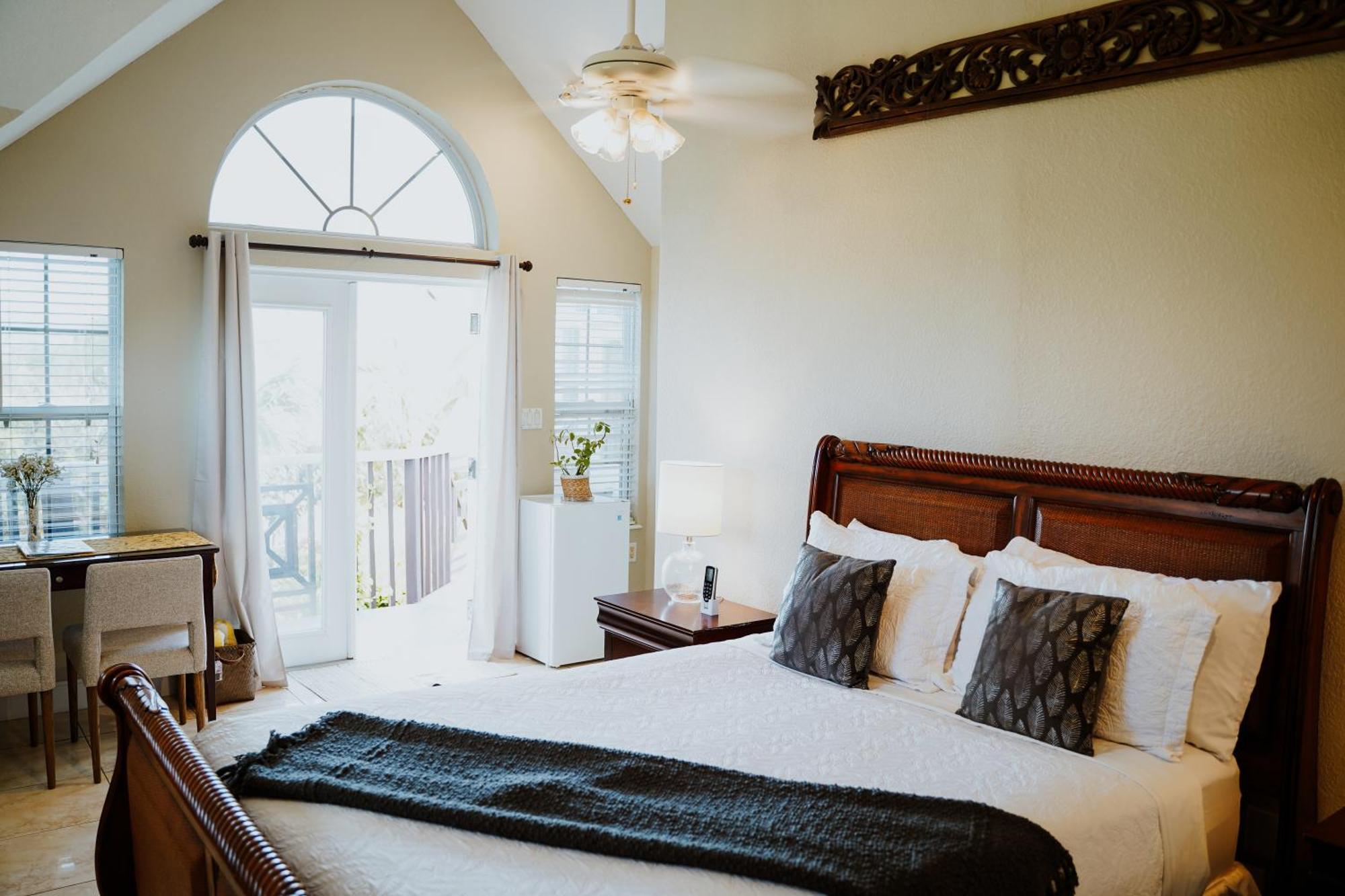 Shangri-La Boutique Bed & Breakfast West Bay Δωμάτιο φωτογραφία