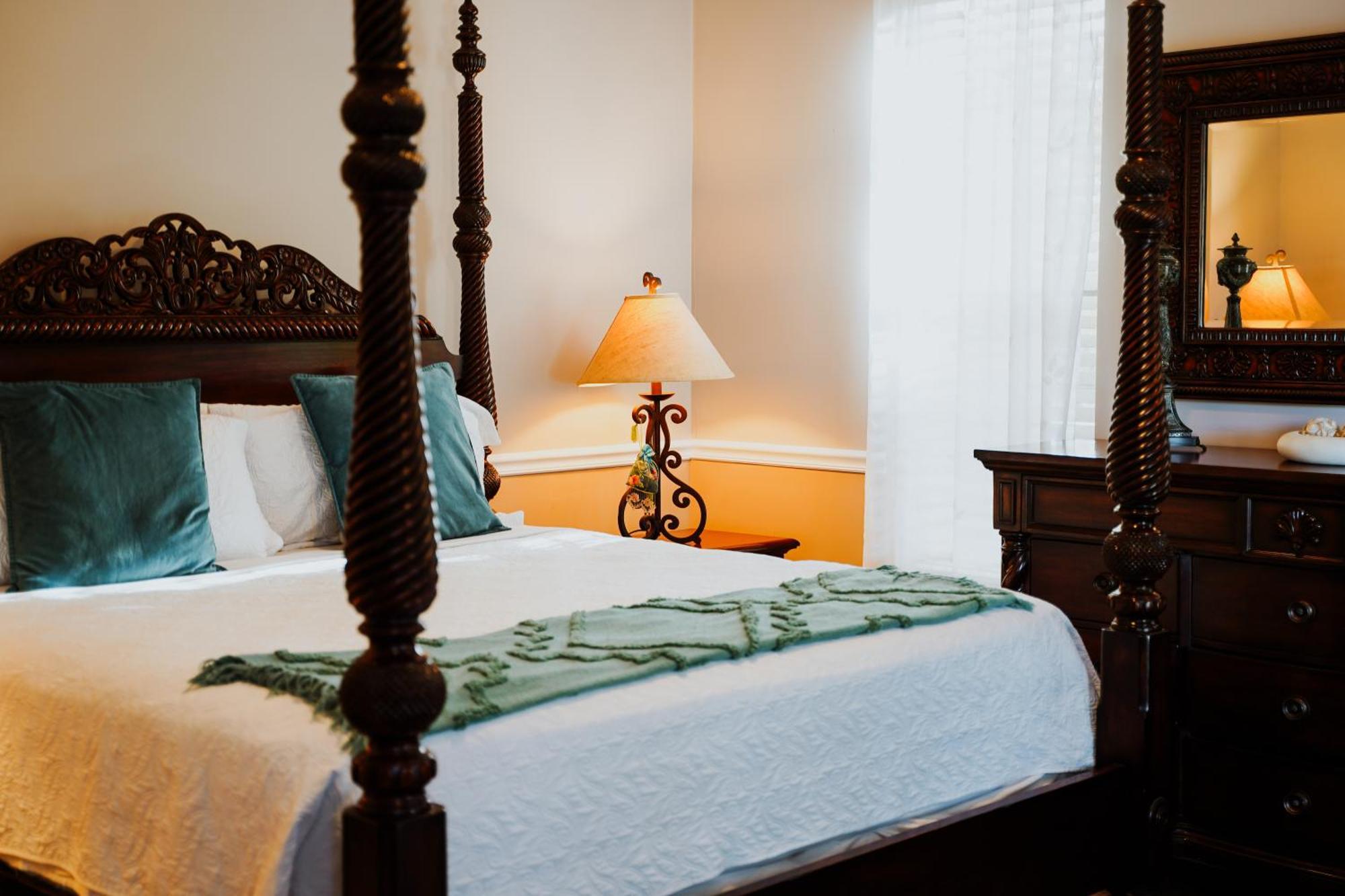 Shangri-La Boutique Bed & Breakfast West Bay Εξωτερικό φωτογραφία