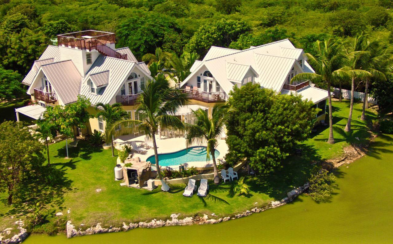 Shangri-La Boutique Bed & Breakfast West Bay Εξωτερικό φωτογραφία